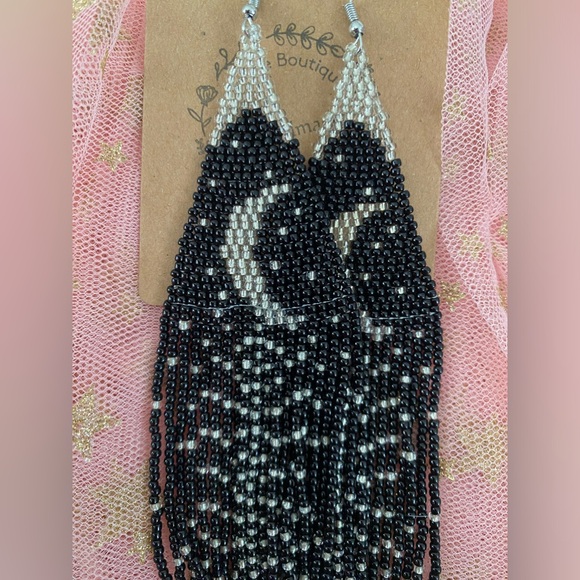 Silver moon seed bead earrings. Long length - Picture 5 of 6